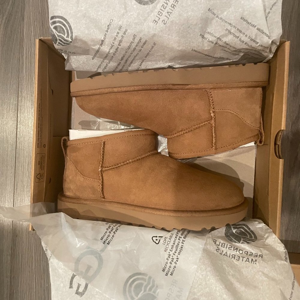 Ultra Mini UGG (New, Size 6)